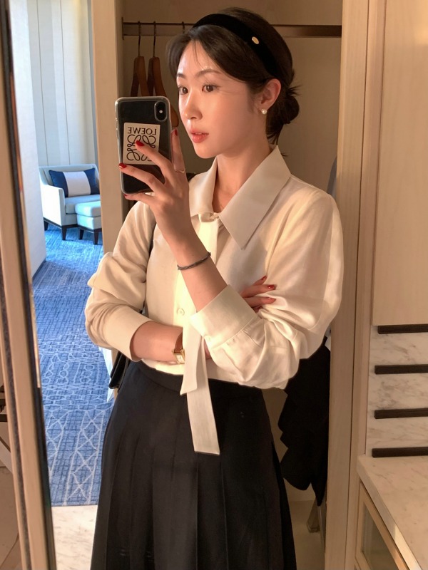 Room Tie blouse